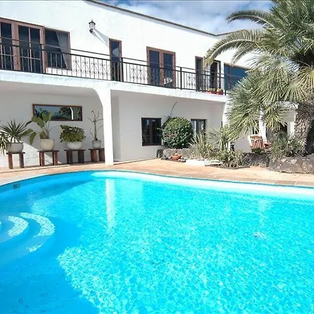 Sleeps 6 With Pool And Wifi *