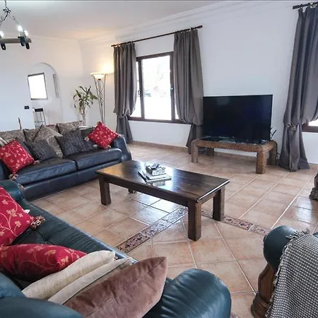 别墅 Sleeps 6 With Pool And Wifi Mácher