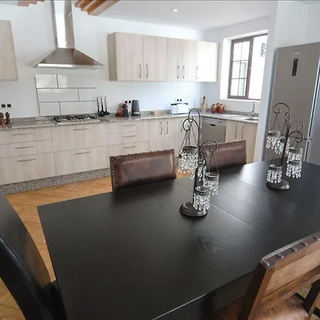 Sleeps 6 With Pool And Wifi * Mácher
