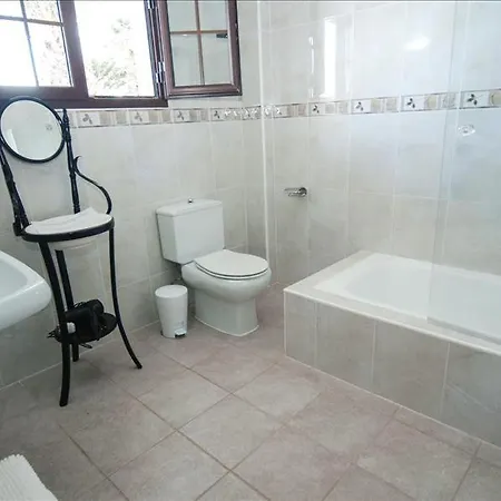 别墅 Sleeps 6 With Pool And Wifi Mácher