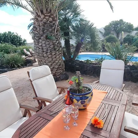 Sleeps 6 With Pool And Wifi * Mácher